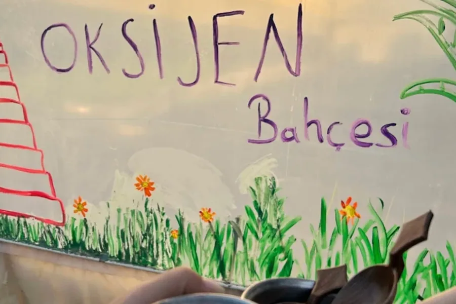 Oksijen Bahçesi — çocukların yaptığı bahçe tabelası