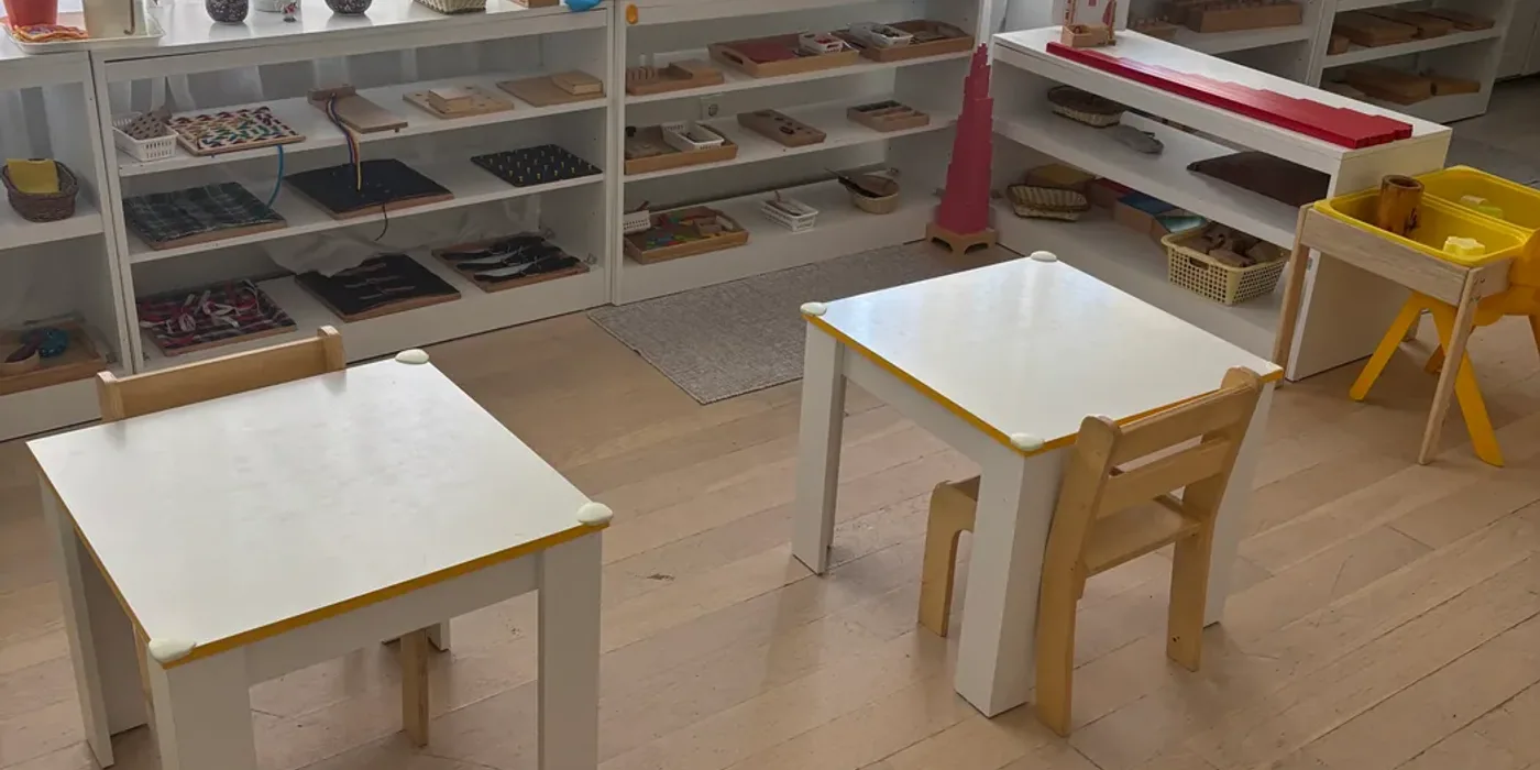 Oksijen Anaokulu 2–3 yaş Montessori sınıfı — hazırlanmış çevre ve materyaller